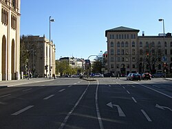 Karl-Scharnagl-Ring Richtung Süden vor der Kreuzung Maximilianstraße