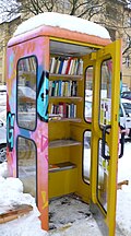 „BücherboXX“, 2010 und das erste Projekt des Netzwerks Freunde Rüdesheimer Platz: Die Bücherzelle Villa Libris