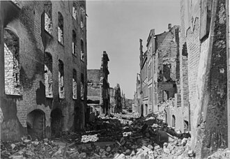 Zerstörte Gebäude in der Alfstraße 1942 im Lübecker Gründungsviertel
