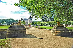 Chateau de Chenonceaux – Eingang zum Park mit Sphingen