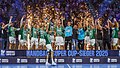 Die Mannschaft feiert den DHB-Supercupsieg 2025