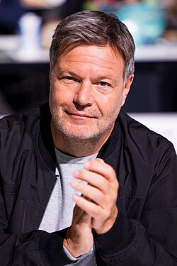 Porträtfoto des Politikers Robert Habeck auf der Bundesdelegiertenkonferenz (BDK) der Partei Bündnis 90/Die Grünen, 2024 in Wiesbaden