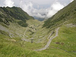 Die Transfogarascher Hochstraße am Bâlea-Pass – aufgrund ihrer Trassierung auch Straße in die Wolken genannt