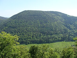 Blick vom Frankenfelsen über das Tal des Modenbachshinweg südsüdwestwärts zum Roßberg