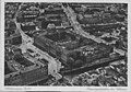 Luftbild mit Schloßplatz (links) und Lustgarten (rechts), um 1930