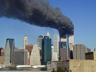 Brennende Zwillingstürme des WTC, 9/11 vormittags