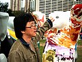 Hong Kong (2004)Jackie Chan eröffnet die Ausstellung
