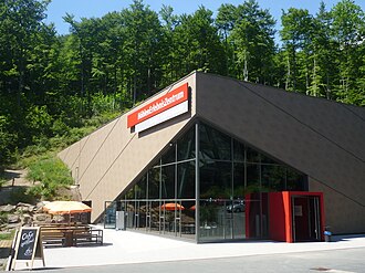 Das Gebäude Museum am Berg mit dem alten Zugang zur Iberger Tropfsteinhöhle (2010)